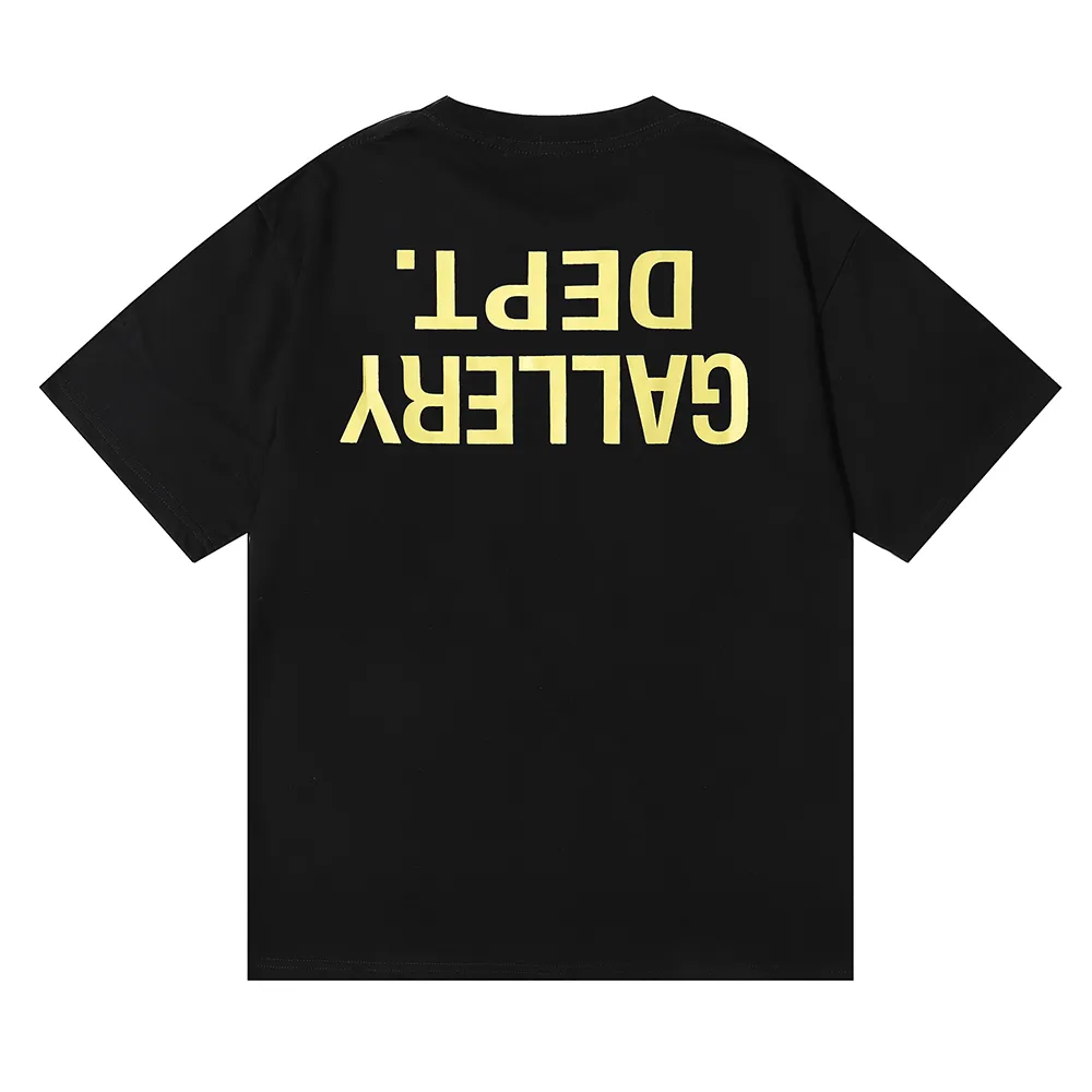 No. 6012, batch 96, Gallery dept inverted logo short-sleeved T-shirt. Selected 230g 32-count smooth double yarn fabric, fine workmanship and excellent quality! The fit is loose and super comfortable to wear, and the size is 2 sizes larger than the normal domestic size.  Color: Brown Black Size: S M L